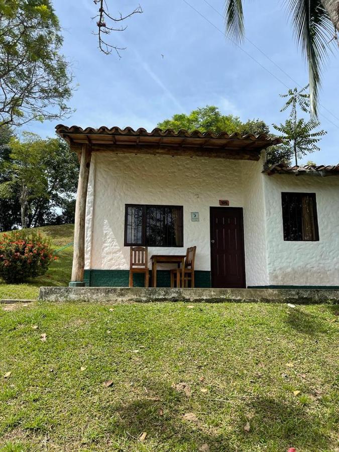 Hotel Candilejas Puerto Berrio Eksteriør bilde
